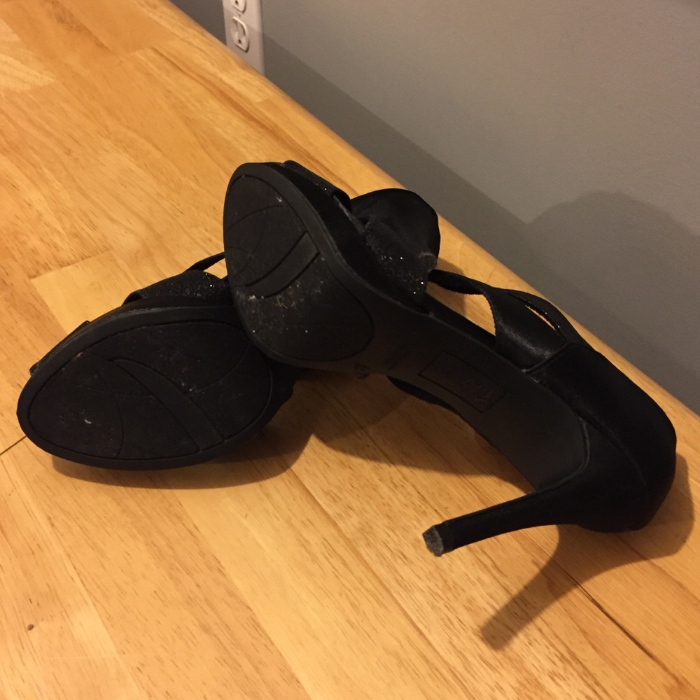 Fioni Night Halo Black Heels - Picture 5 of 6